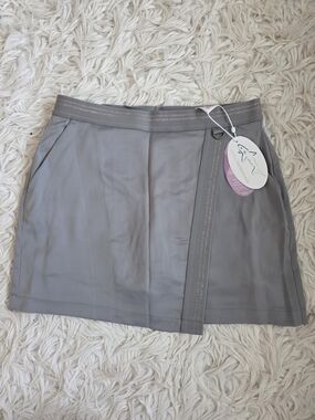 Greg Norman Shark Gray Sculpting Golf Skort Skirt Womens Size S NWT